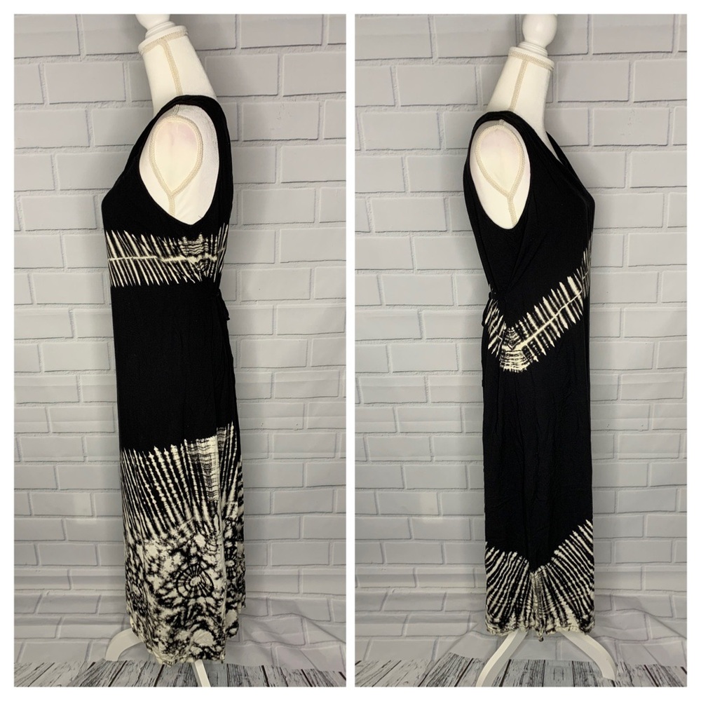 Batik design B/W Dress (no Size) - Picture 2 of 8